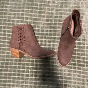 Size 7 brand new without tags